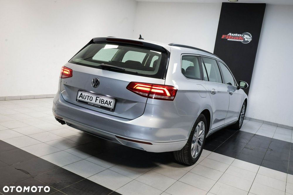 Volkswagen Passat - 11