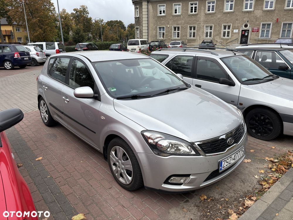 Kia Ceed 2010 photo 4