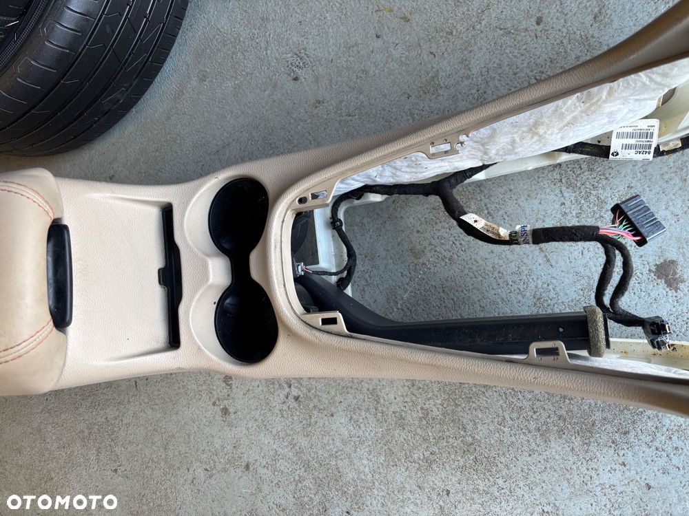 JEEP CHEROKEE KL LIFT 2019- TUNEL SRODKOWY PODŁOKIETNIK - 4