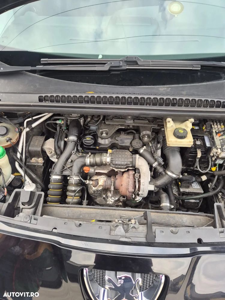 Peugeot 5008 - 8