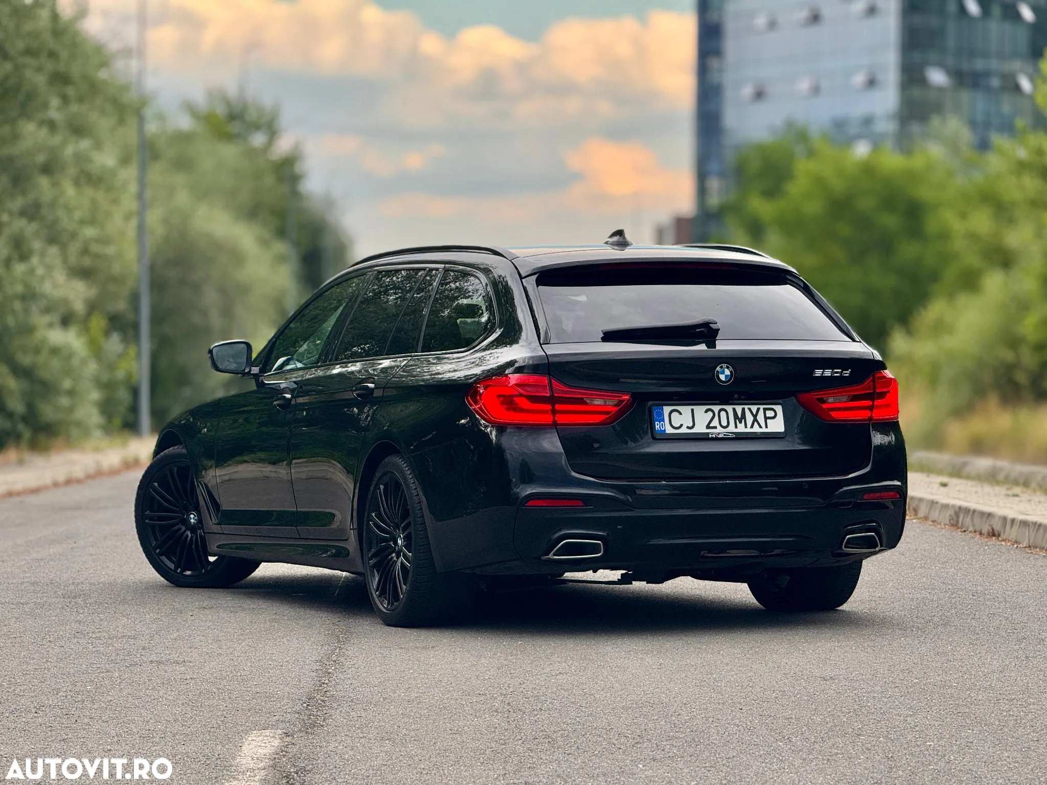 BMW Seria 5 520d Touring Aut. M Sport Edition - 3
