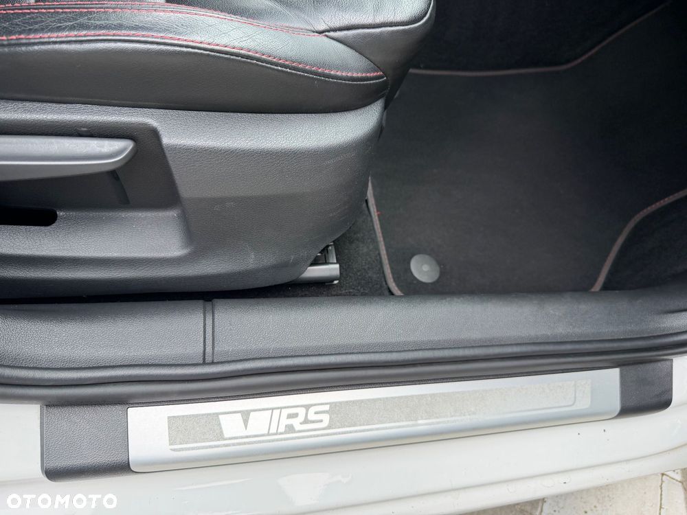 Skoda Octavia 2.0 TDI DSG RS - 32