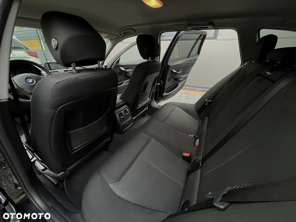 BMW Seria 3 320d Touring Advantage - 21