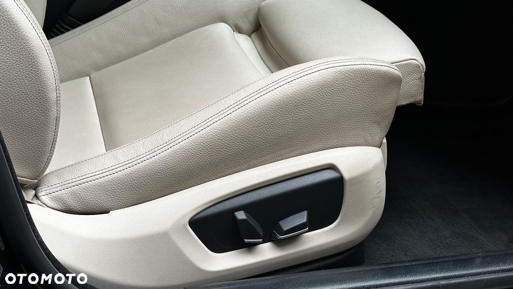 BMW Seria 5 528i xDrive Sport-Aut Luxury Line - 18