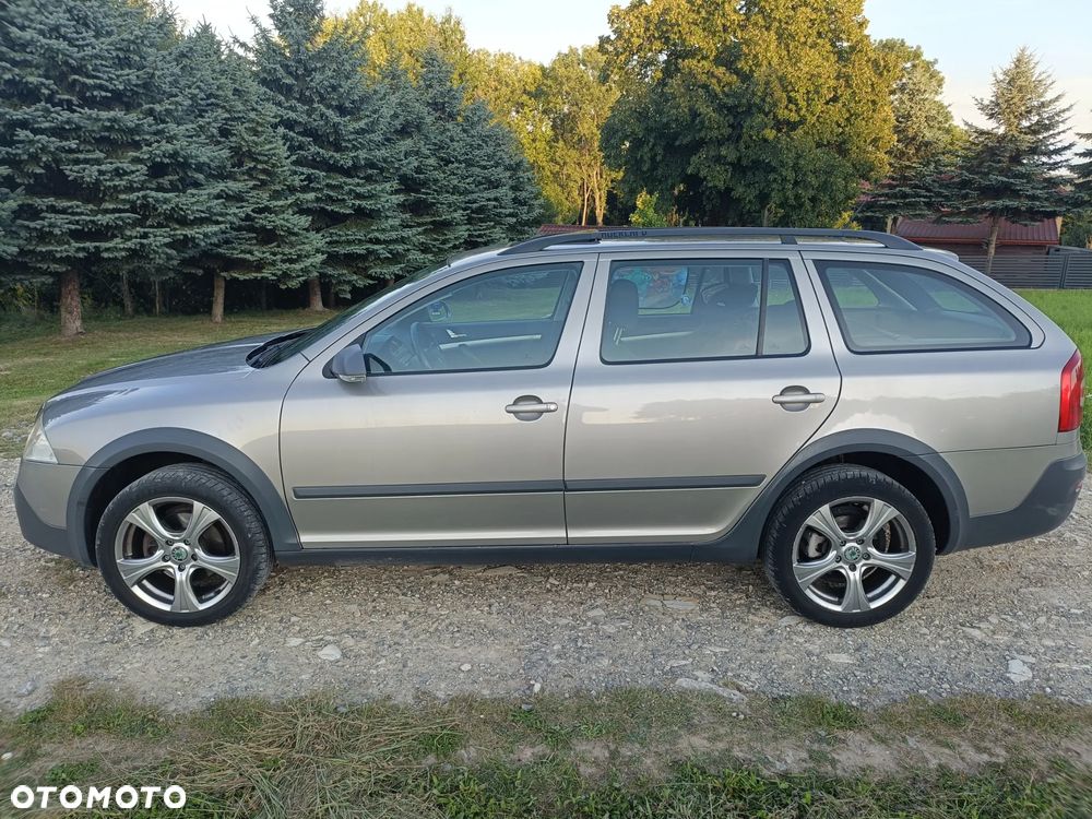 Skoda Octavia Combi 2.0 FSI Scout 4x4 - 1