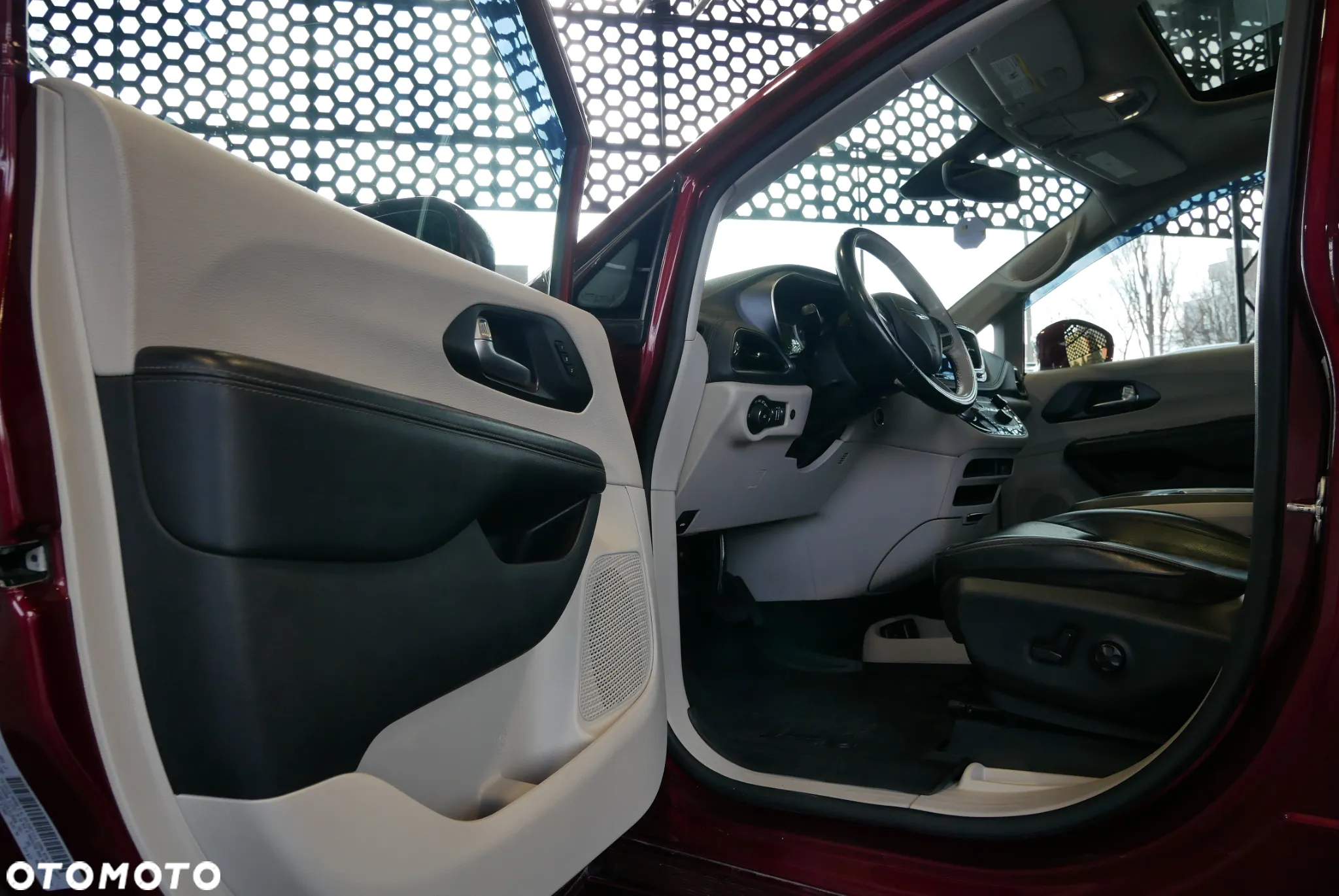 Chrysler Pacifica - 10