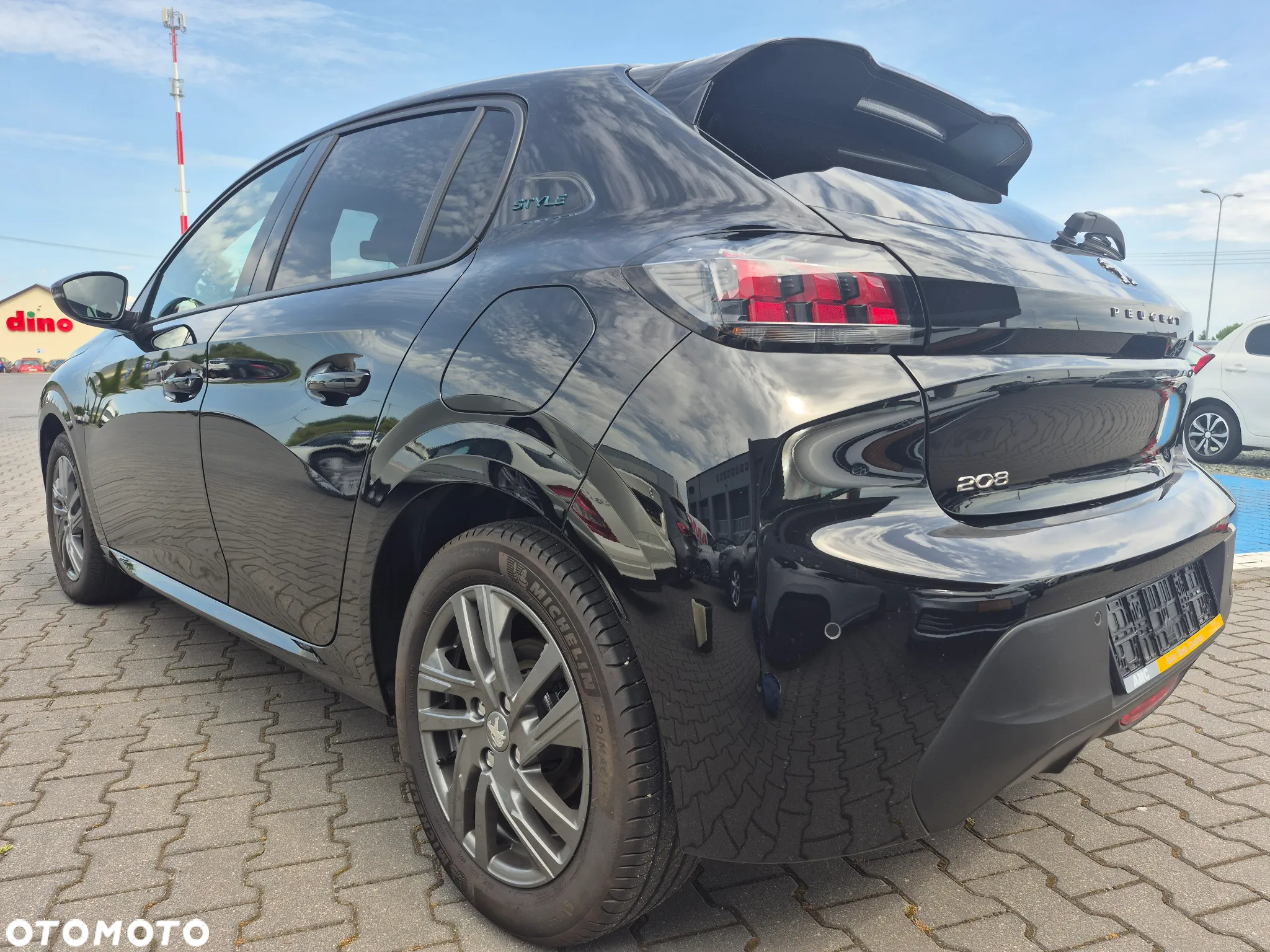 Peugeot 208 PureTech 100 EAT8 Allure - 4