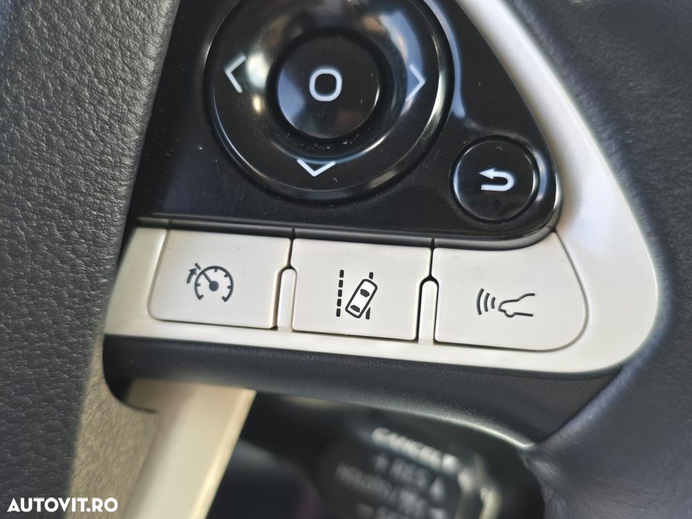 Toyota Prius Hybrid Executive - 18