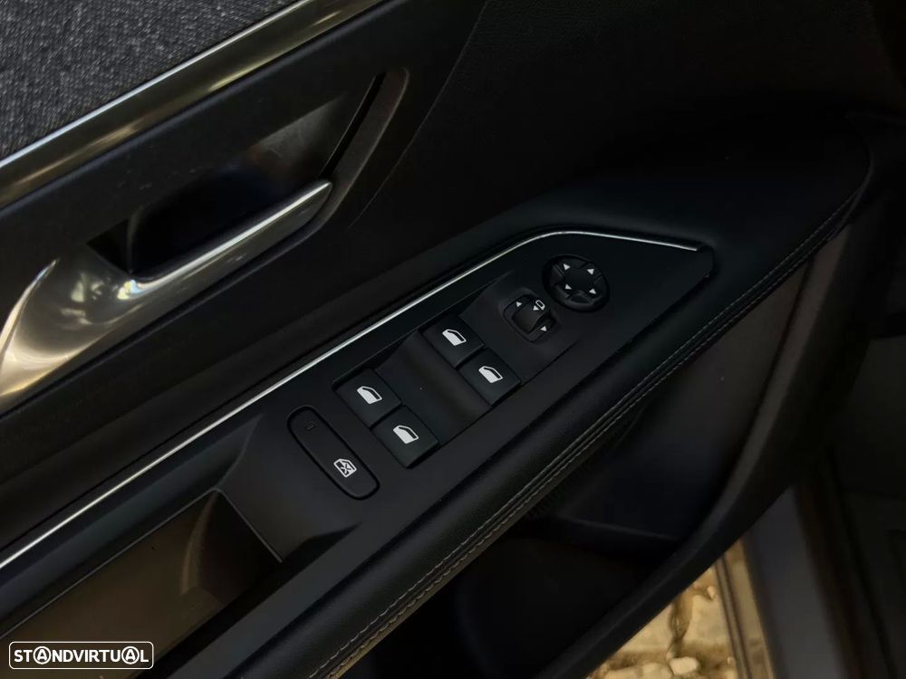 Peugeot 3008 1.2 PureTech Allure EAT6 - 32