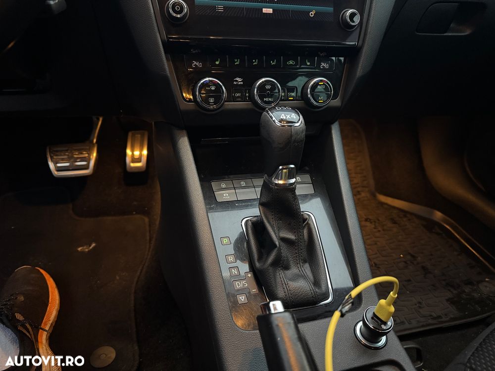 Skoda Octavia Combi Diesel 2.0 TDI 4X4 DSG Scout - 15