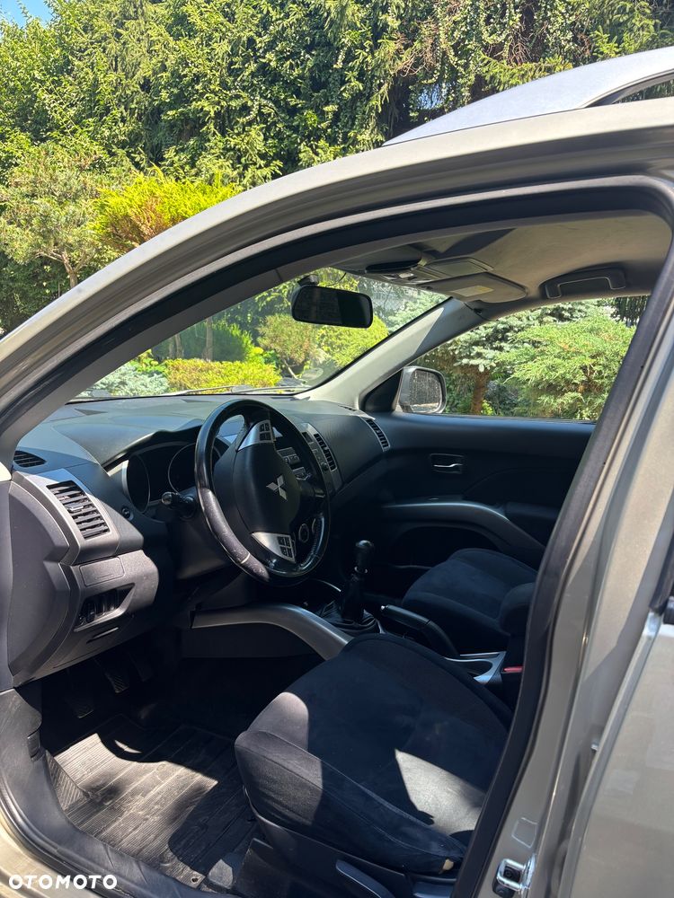 Mitsubishi Outlander 2.0 DI-D 4WD Intense - 9