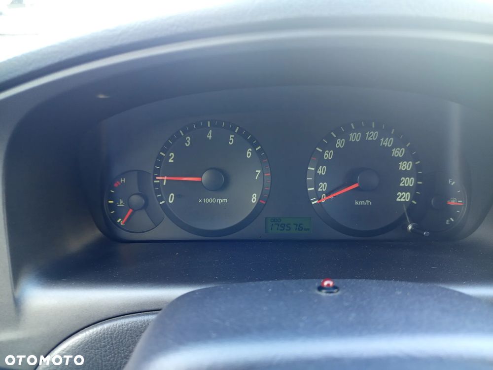 Hyundai Elantra - 12