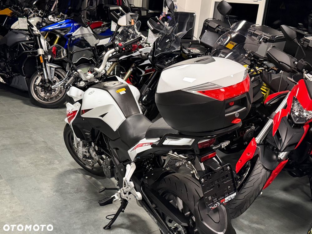 Benelli TRK 251 - 27