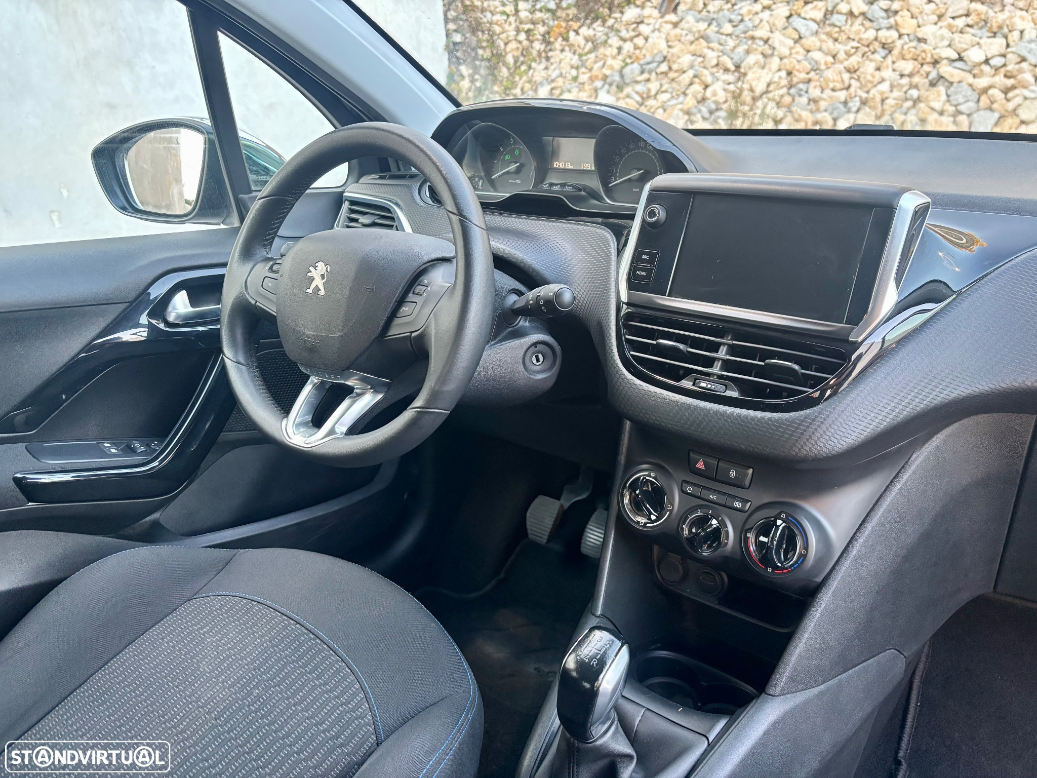 Peugeot 208 1.2 PureTech Signature - 31