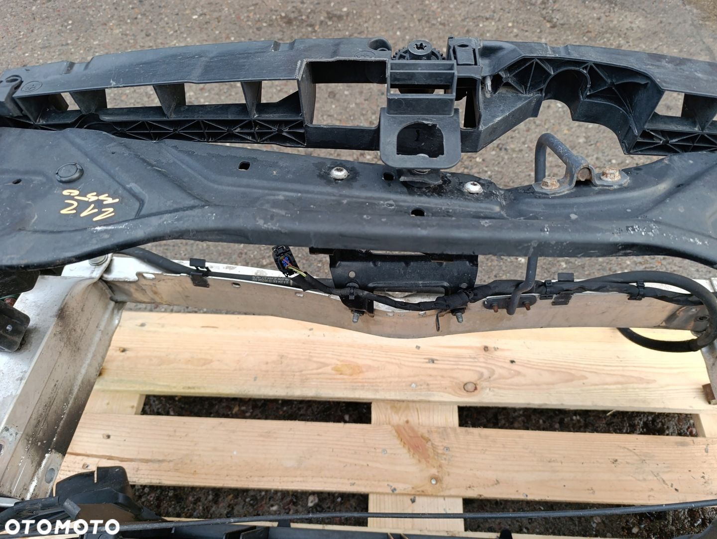 MERCEDES W212 LIFT PAS PRZEDNI CHŁODNICE 350 CDI - 6