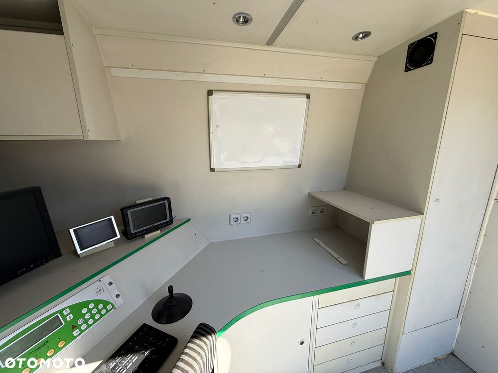 Mercedes-Benz Sprinter - 13