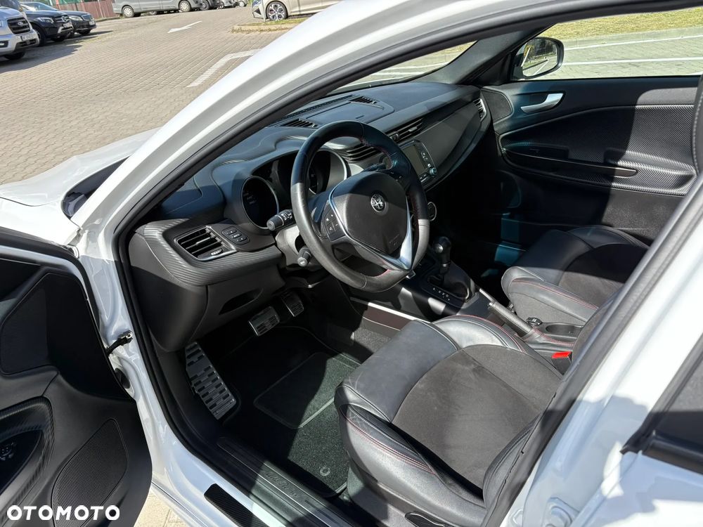 Alfa Romeo Giulietta 1750 TBi Veloce TCT - 6
