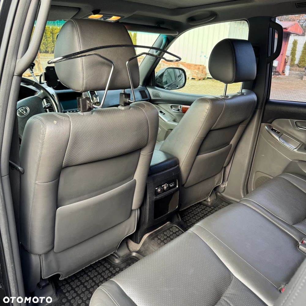 Toyota Land Cruiser - 13