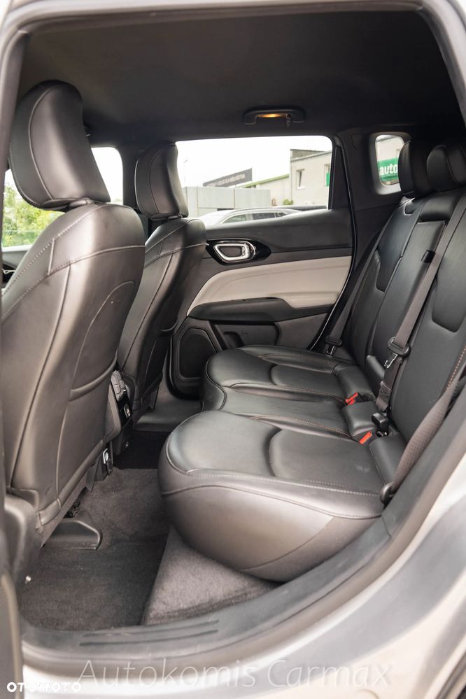 Jeep Compass - 26