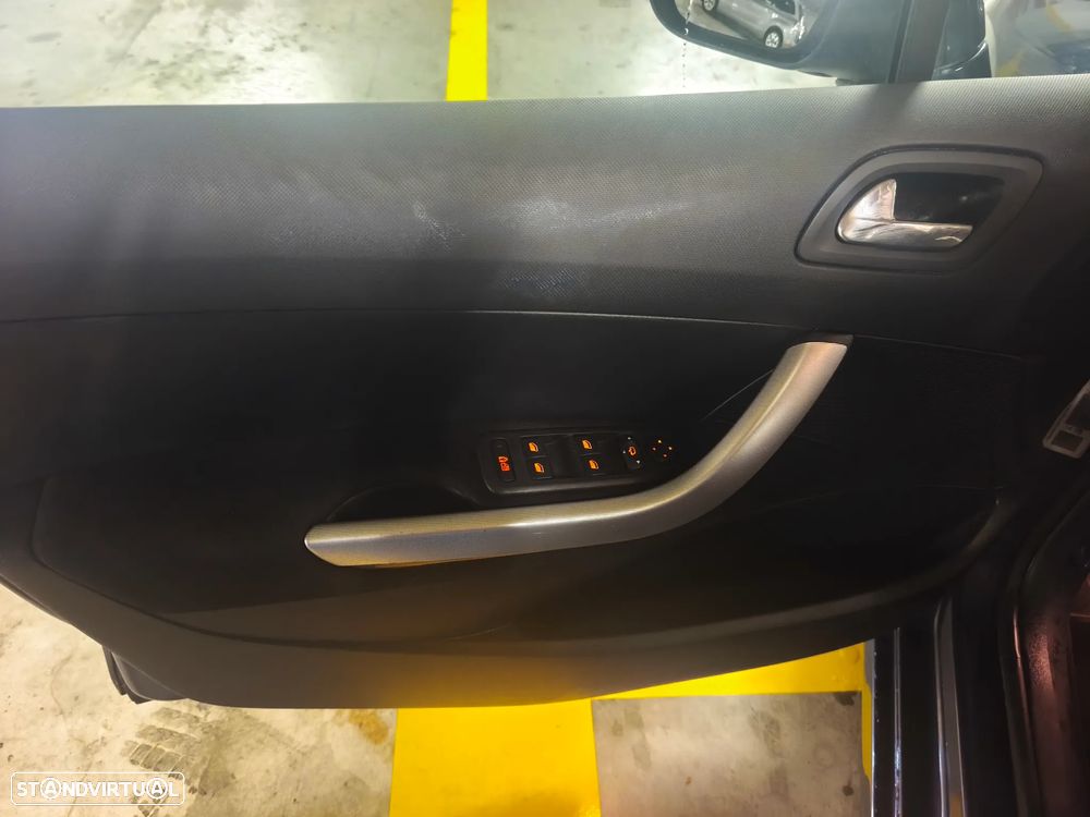 Peugeot 308 SW 1.6 HDi Premium CVM6 - 13