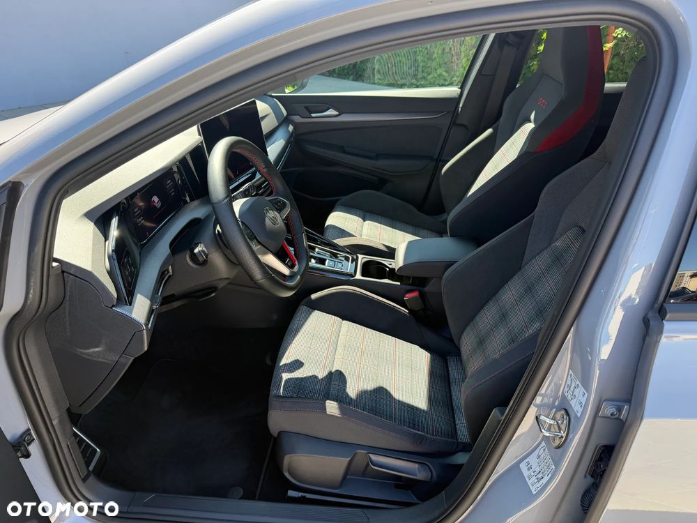 Volkswagen Golf - 8