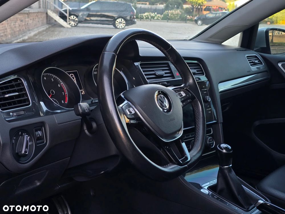 Volkswagen Golf - 12