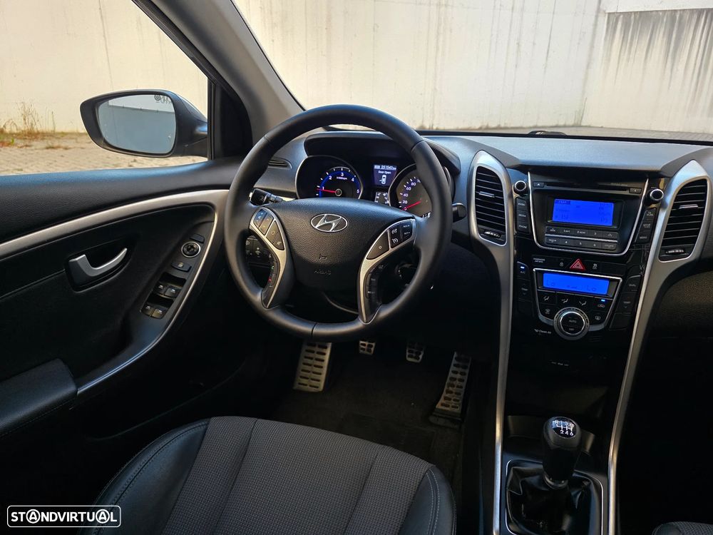 Hyundai i30 SW 1.6 CRDi Style J17 - 39