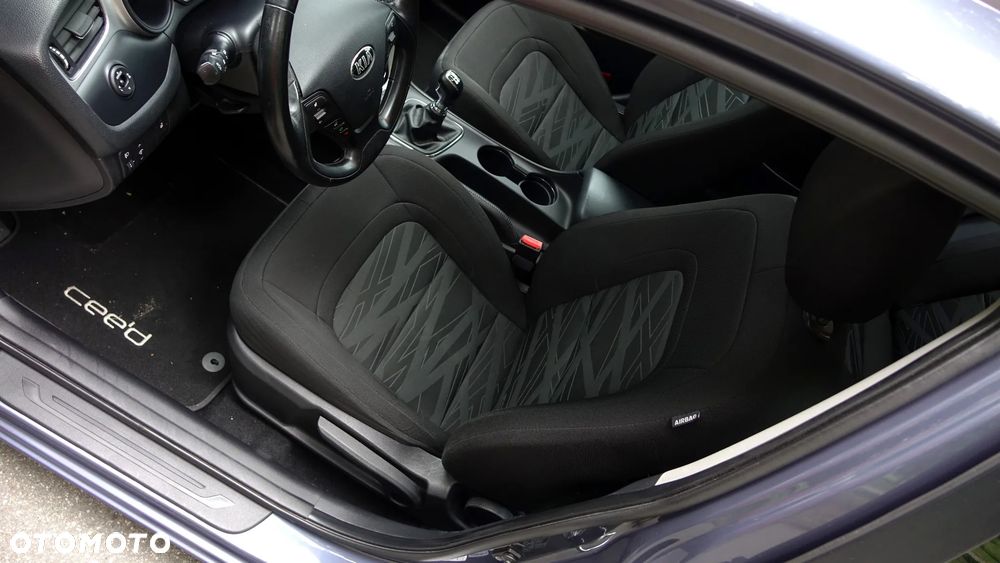 Kia Ceed 1.4 CVVT Dream Team Edition - 4