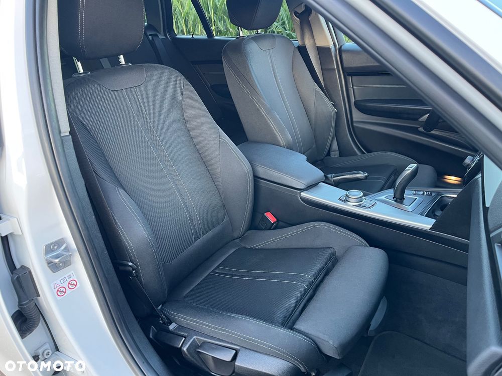 BMW Seria 3 320d Sport Line - 30