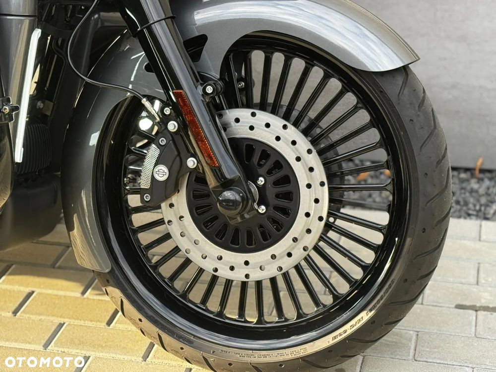 Harley-Davidson Touring Road Glide - 8