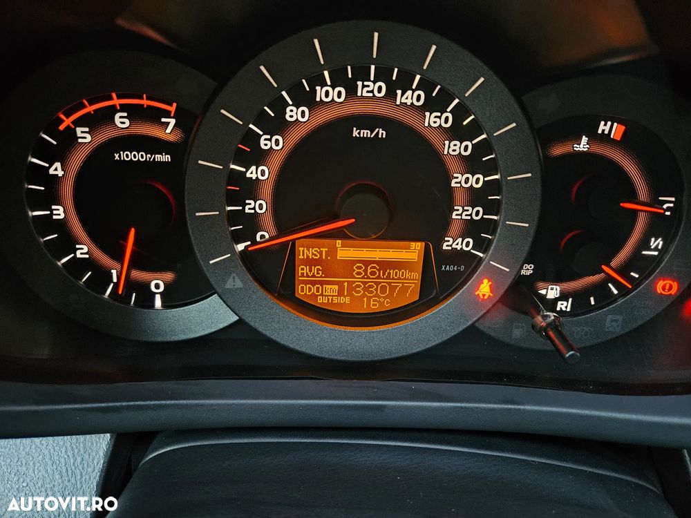 Toyota RAV4 2.2 D-CAT AWD Luxury - 13