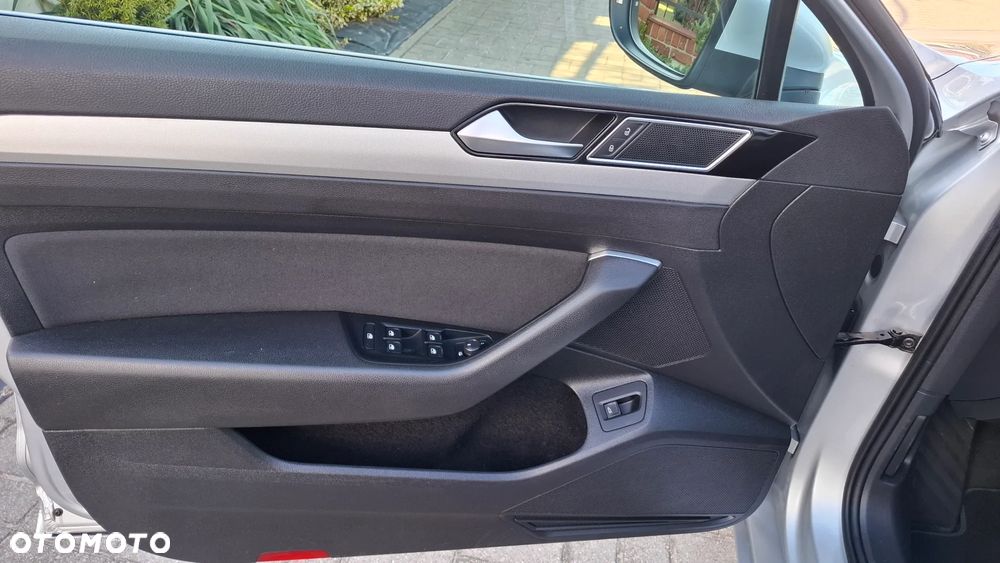 Volkswagen Passat - 13