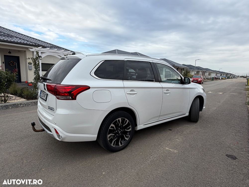 Mitsubishi Outlander 2.0 4WD Plug-In Hybrid - 18