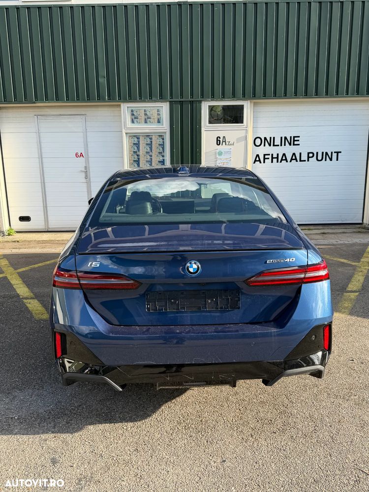 BMW i5 - 6