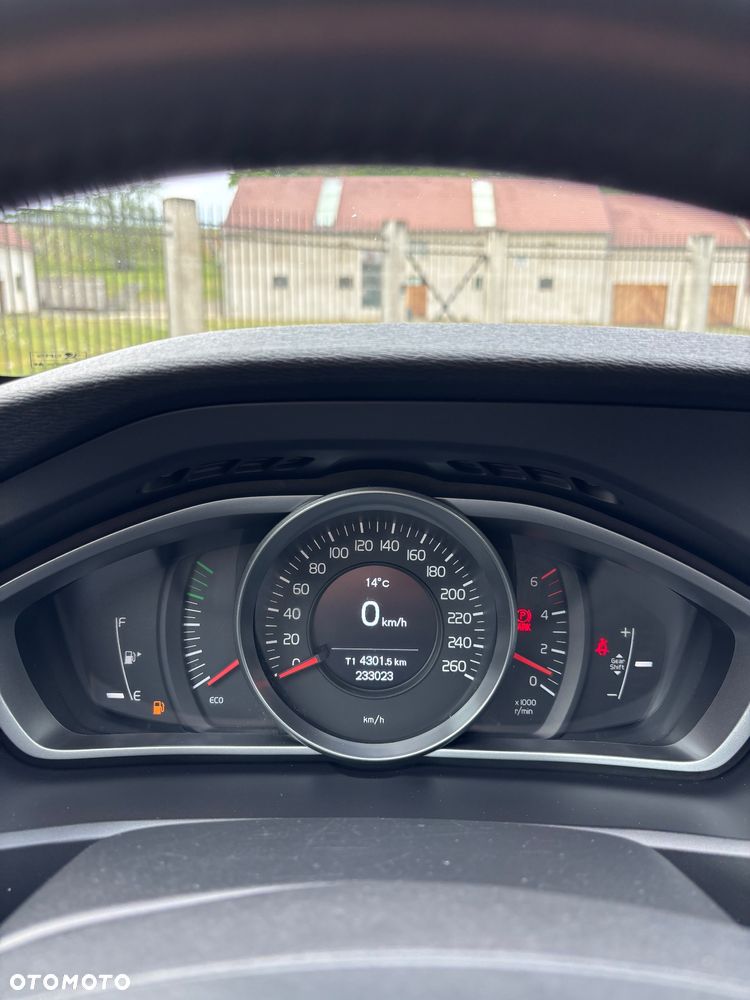 Volvo V40 D2 Momentum - 18