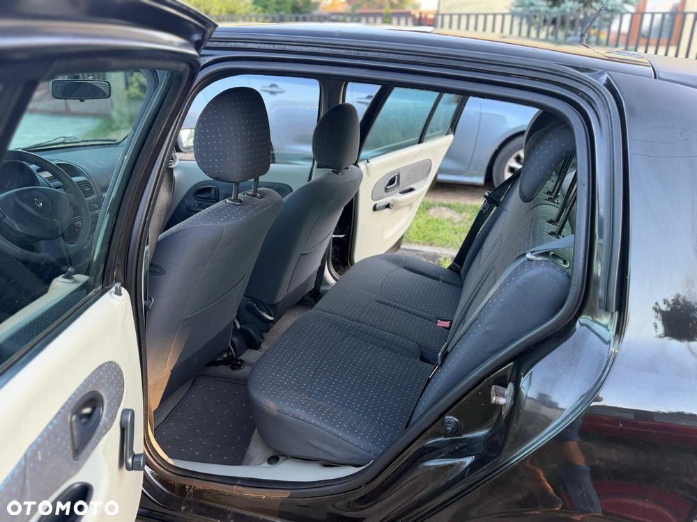 Renault Clio 1.2 16V Emotion - 32
