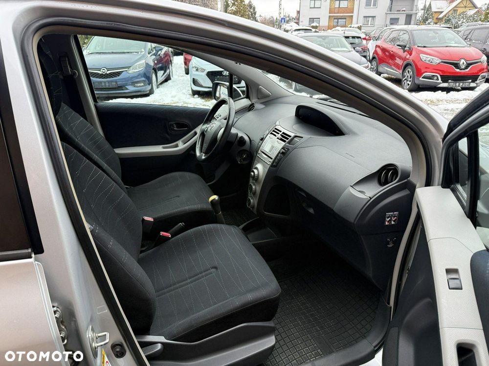 Toyota Yaris 1.3 VVT-i Sol - 20