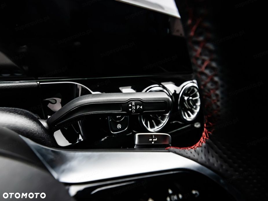 Mercedes-Benz GLA 200 AMG Line - 12