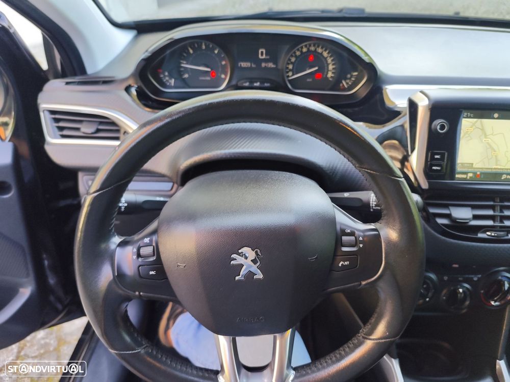 Peugeot 2008 1.6 BlueHDi Style - 27