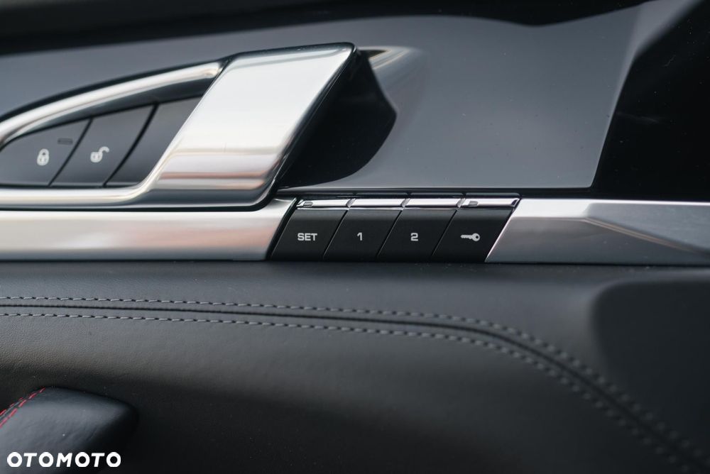 Porsche Panamera - 25