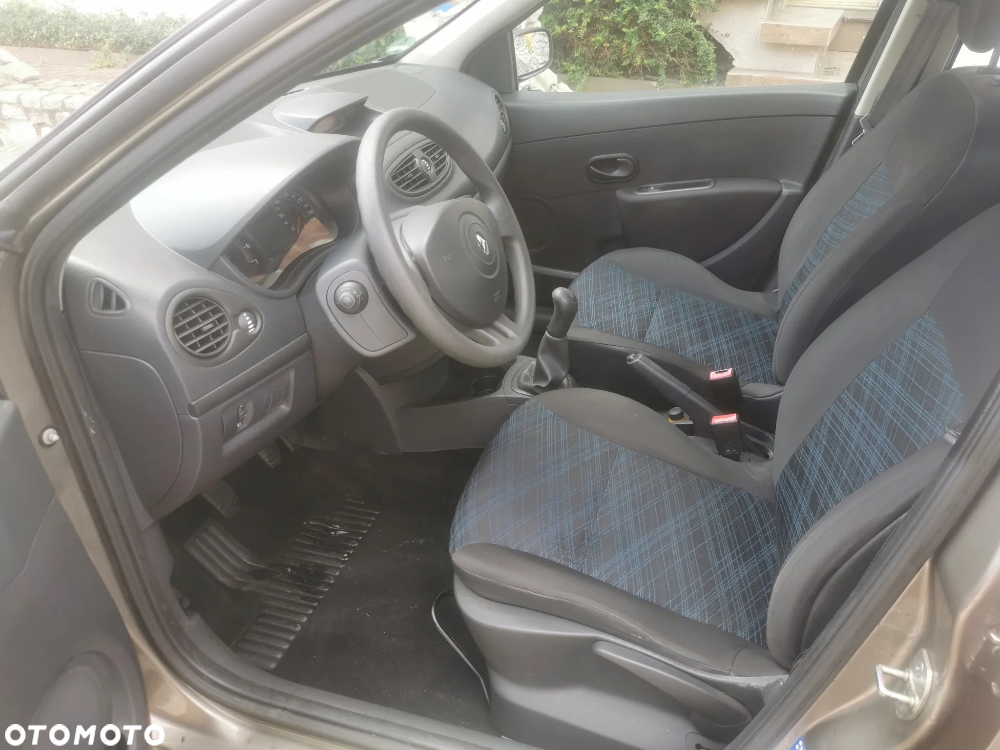 Renault Clio 1.2 16V 75 Dynamique - 9