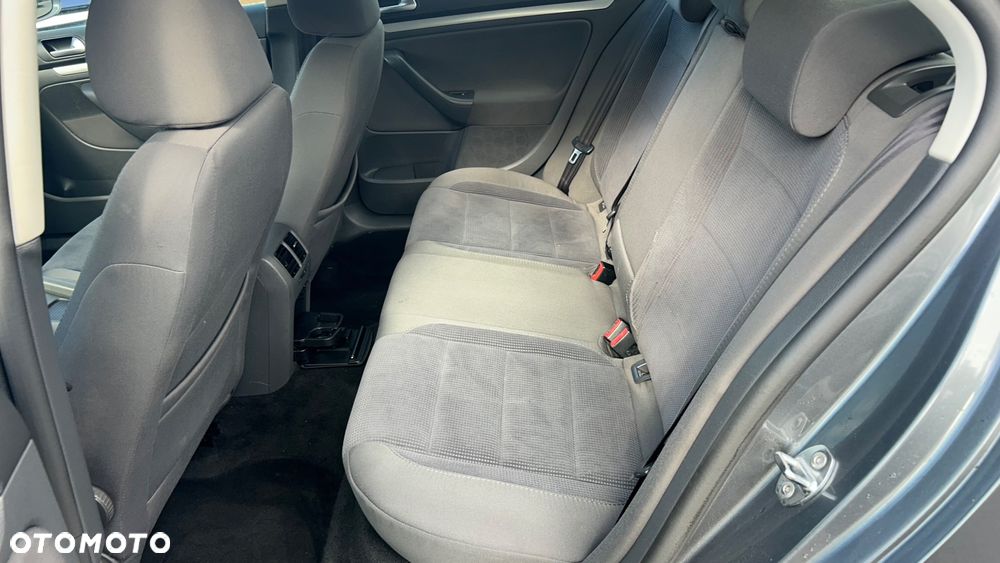 Volkswagen Jetta 1.9 TDI DPF Sportline - 17