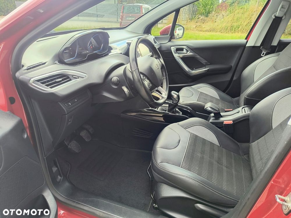Peugeot 2008 1.2 Pure Tech Allure S&S - 23