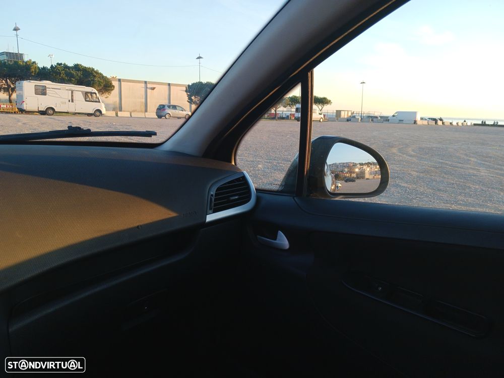 Peugeot 207 SW 1.6 HDi Trendy - 12