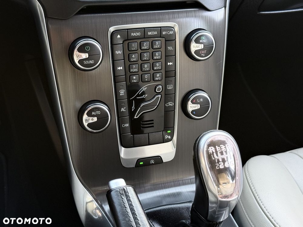 Volvo V40 T3 - 24