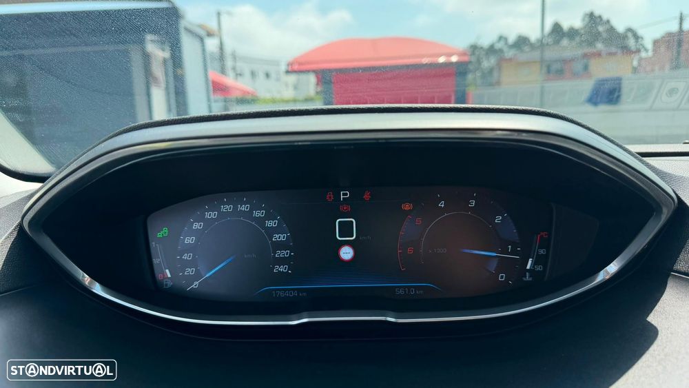 Peugeot 5008 1.6 BlueHDi Allure EAT6 J18 - 32