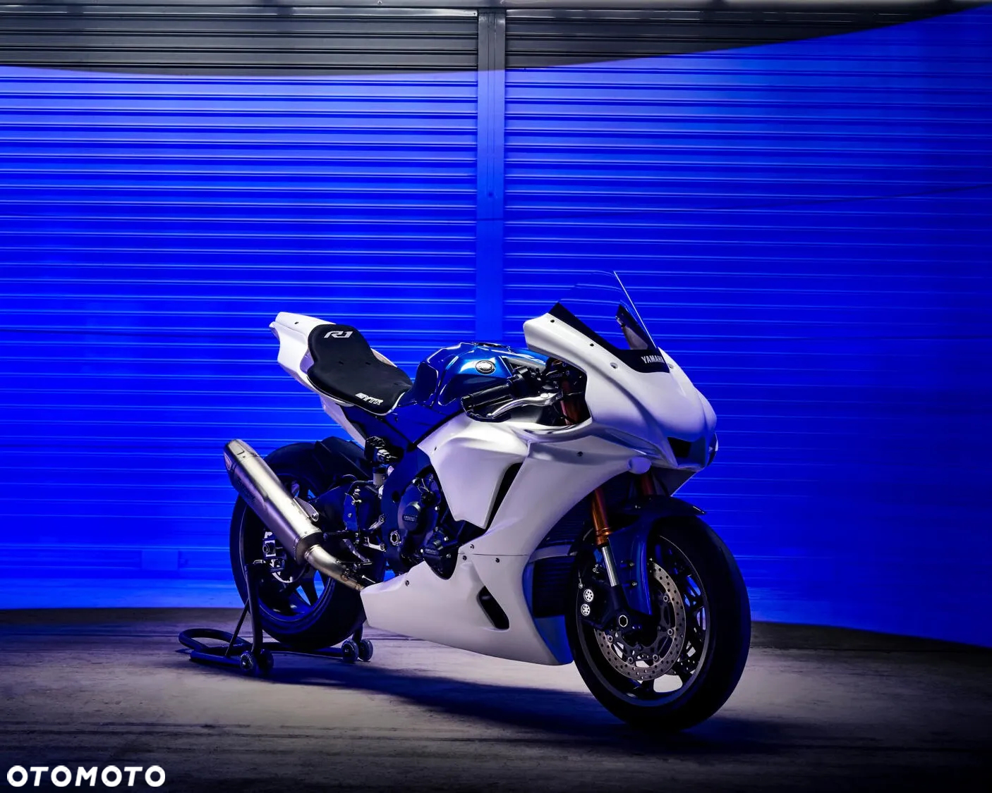 Yamaha R1 - 6