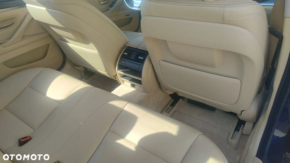 BMW Seria 5 528i xDrive Luxury Line - 40