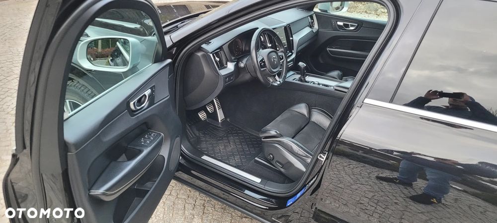 Volvo XC 60 D4 AWD R-Design - 9