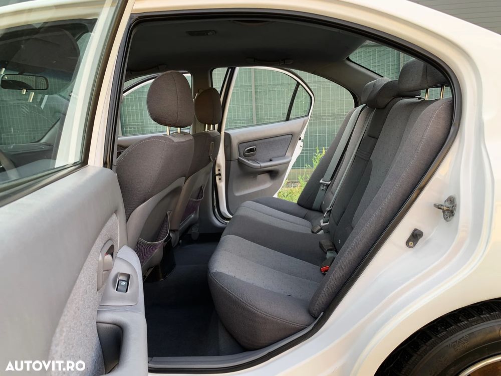 Hyundai Elantra - 32